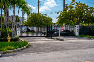 Biscayne Commons Residence Hall in North Miami, FL - Building Photo - Building Photo