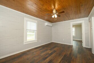 204 Oakland St in Martin, TN - Building Photo - Building Photo