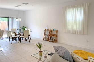 10431 NW 82nd St in Doral, FL - Building Photo - Building Photo