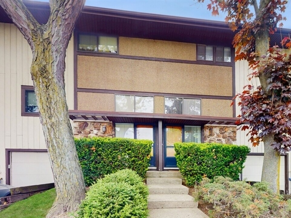 211 Skokie Blvd in Wilmette, IL - Building Photo