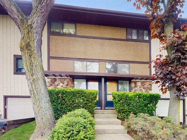 property at 211 Skokie Blvd