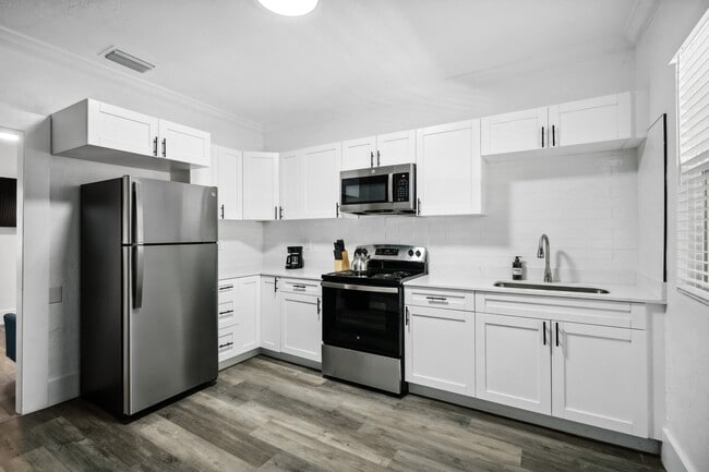 806 E Chelsea St, Unit 3