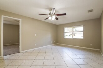 208 12 League Cir in Casselberry, FL - Foto de edificio - Building Photo