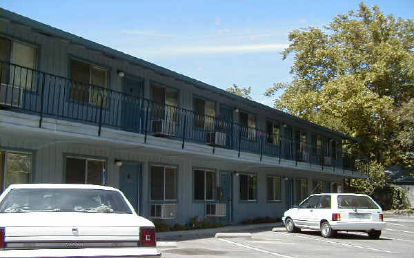 Sandstone Apartments in Woodland, CA - Building Photo