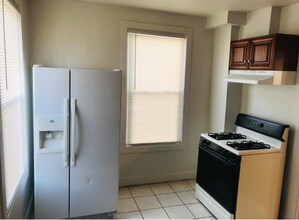 656 Second St-Unit -1 in Fall River, MA - Building Photo - Building Photo