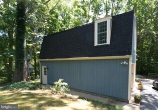 3340 Holland Cliffs Rd in Huntingtown, MD - Building Photo - Building Photo