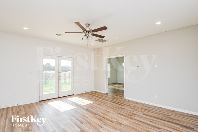 7328 Parkside Pl Dr in North Richland Hills, TX - Foto de edificio - Building Photo