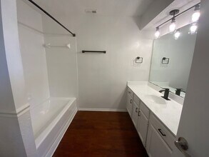9611 Woodvale Dr in Austin, TX - Building Photo - Building Photo