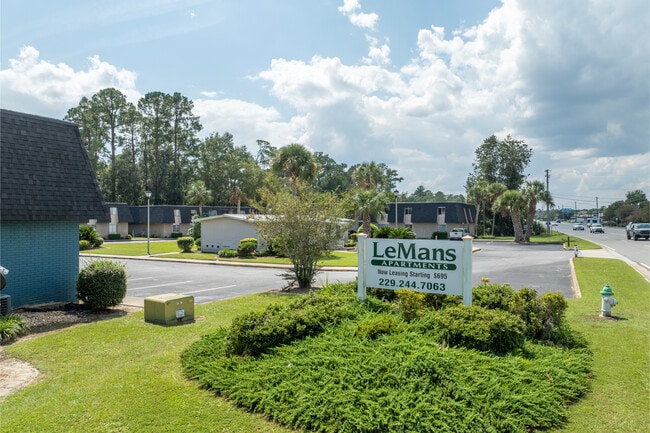 Le Mans Apartments in Valdosta, GA - Building Photo - Building Photo