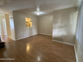 272 Crawford St in Eatontown, NJ - Building Photo - Building Photo