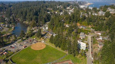 804 8th Ter in Coos Bay, OR - Building Photo - Building Photo