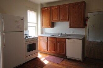 832 W Walnut St in Kalamazoo, MI - Building Photo - Building Photo