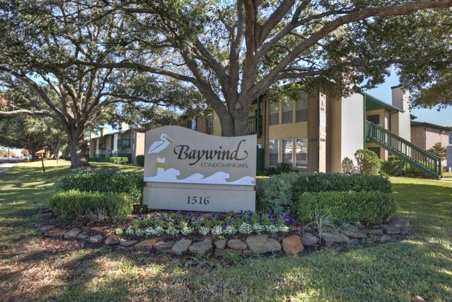 1516 Bay Area Blvd in Houston, TX - Foto de edificio - Building Photo