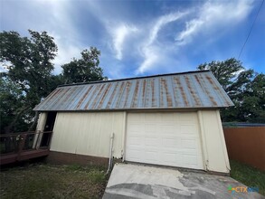 406 Flintstone Dr in Canyon Lake, TX - Building Photo - Building Photo