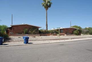 1321-1325 E Adams St in Tucson, AZ - Foto de edificio - Building Photo