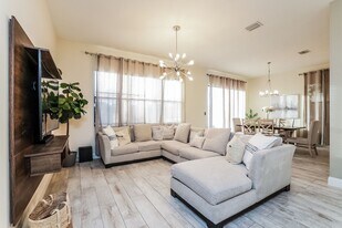 8916 Madrid Cir in Naples, FL - Building Photo