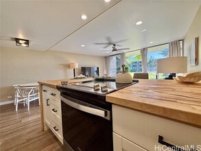 87-561-561 Farrington Hwy in Waianae, HI - Building Photo - Building Photo