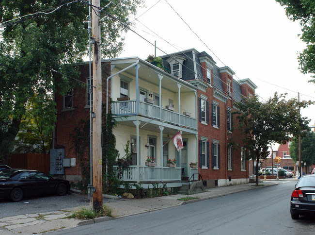 443 N 8th St in Allentown, PA - Foto de edificio - Building Photo