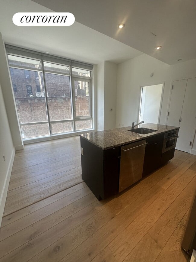 306 W 48th St in New York, NY - Building Photo - Building Photo
