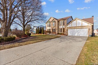 37701 Fleetwood Dr in Farmington Hills, MI - Foto de edificio - Building Photo