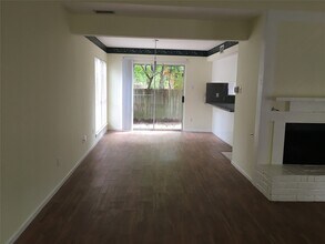 65 Yewleaf Rd in The Woodlands, TX - Building Photo - Building Photo