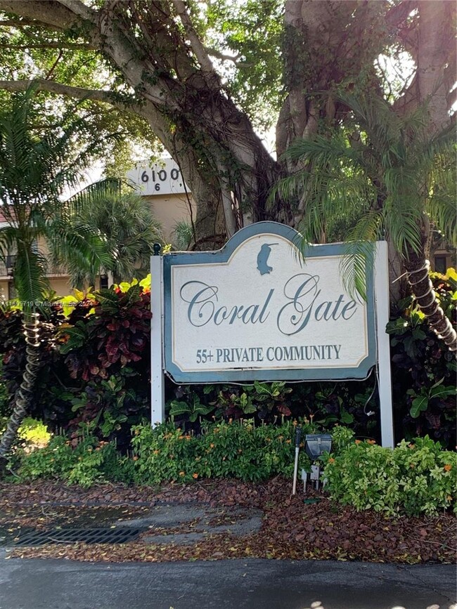 5832 Coral Lake Dr in Margate, FL - Foto de edificio - Building Photo