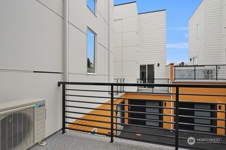1467 S Columbian Way in Seattle, WA - Building Photo - Building Photo