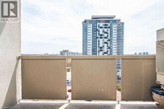 375 King St N in Waterloo, ON - Building Photo - Building Photo