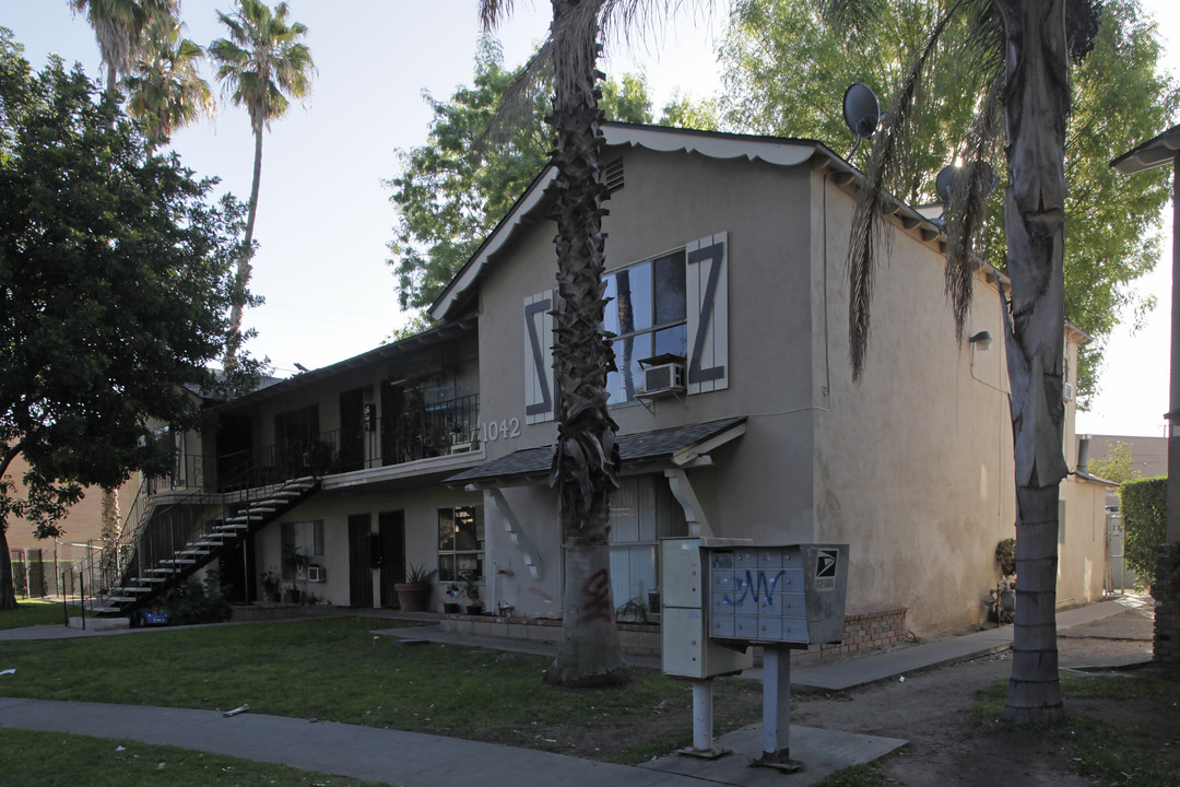 1042 W Porter Ave in Fullerton, CA - Building Photo