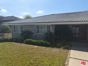 1156 Las Pulgas Pl in Los Angeles, CA - Building Photo - Building Photo