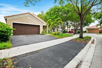 4498 Dogwood Cir in Weston, FL - Building Photo - Building Photo
