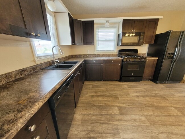 704 SE 25th Ct in Des Moines, IA - Building Photo - Building Photo