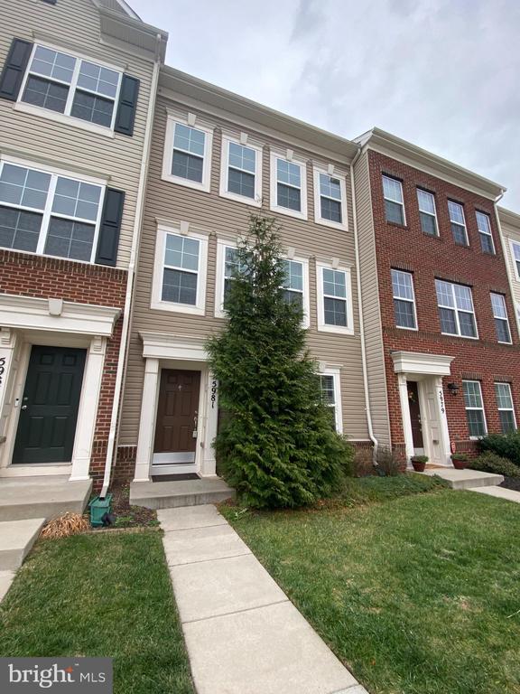 property at 5981 Jefferson Commons Way