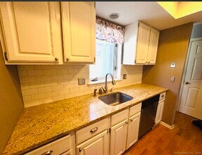 107 Glen Dr in New Canaan, CT - Building Photo - Building Photo