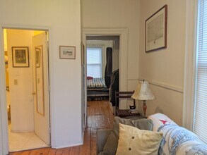 2 Evergreen Sq, Unit 1 in Somerville, MA - Foto de edificio - Building Photo