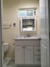 221 W Ash Ave in Burbank, CA - Building Photo - Building Photo