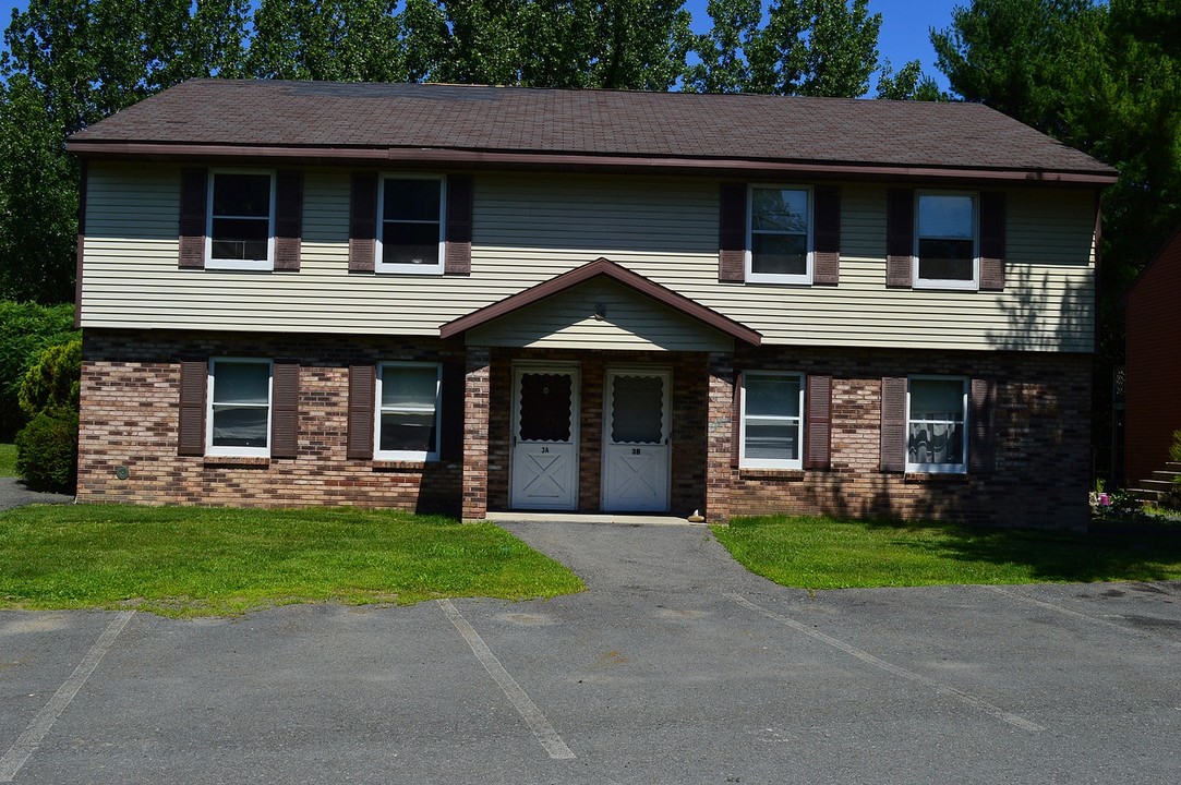 Pine Park Terrace in Waterford, NY - Building Photo