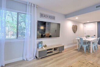 43 Folly Field Rd in Hilton Head Island, SC - Building Photo - Building Photo