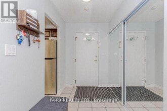 135 Hillcrest Ave in Mississauga, ON - Building Photo - Building Photo