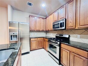 2400 Independence Dr in Austin, TX - Building Photo - Building Photo