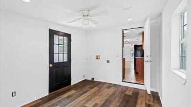 2233 Texas Ave in San Antonio, TX - Building Photo - Building Photo
