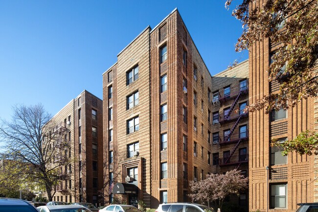 Harbor Hall in Brooklyn, NY - Foto de edificio - Building Photo