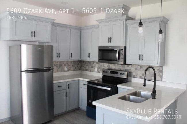 5609 Ozark Ave in McAllen, TX - Foto de edificio - Building Photo