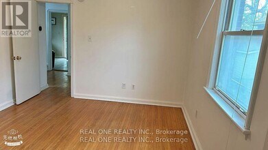 92 Binkley Crescent in Hamilton, ON - Building Photo - Building Photo