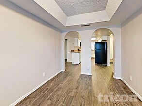 3921 W Rue De Lamour Ave in Phoenix, AZ - Building Photo - Building Photo