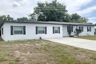 4000 Marlin Dr SE in St. Petersburg, FL - Building Photo