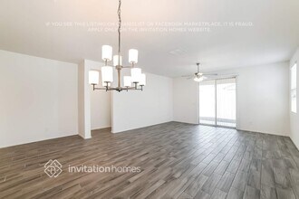 19444 W Solano Dr in Litchfield Park, AZ - Foto de edificio - Building Photo