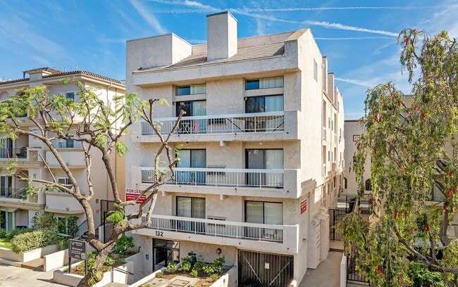 132 Clark Dr in Los Angeles, CA - Building Photo - Building Photo