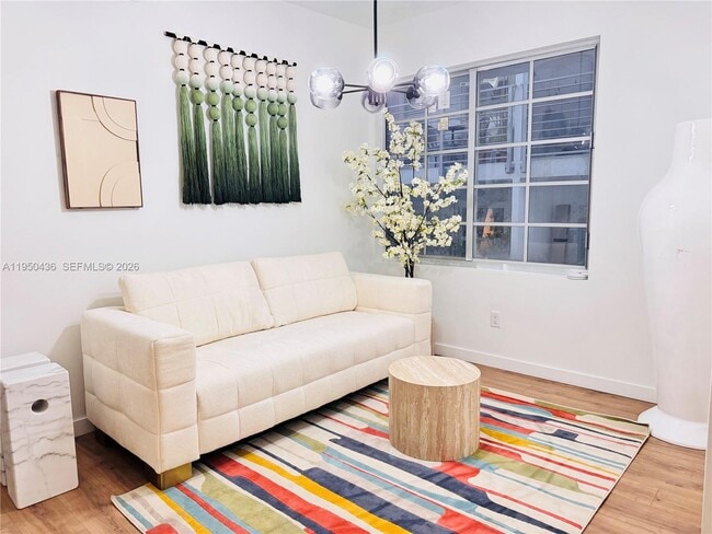 1525 Euclid Ave in Miami Beach, FL - Foto de edificio - Building Photo