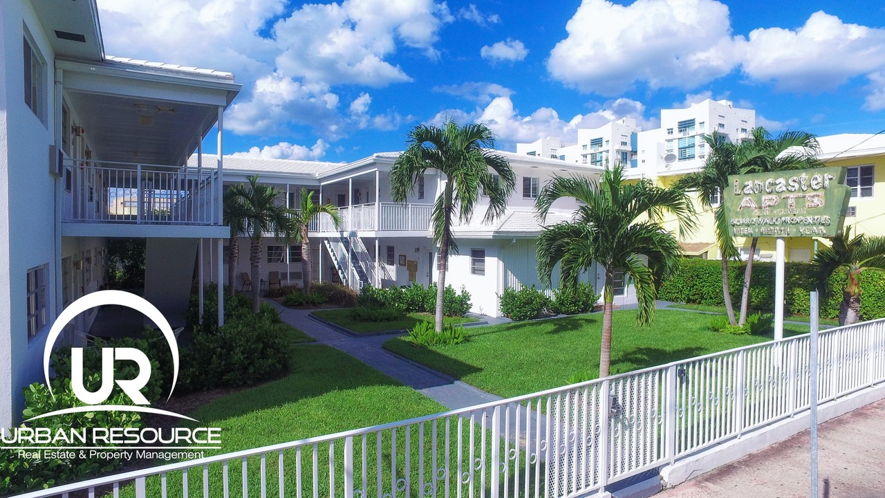 Lancaster Apartments in Miami Beach, FL - Building Photo